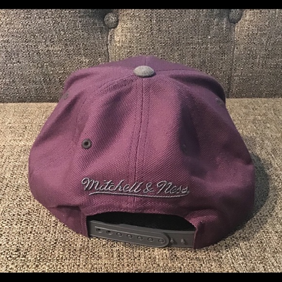 Lakers SnapBack Hat Mitchell and Ness - Picture 2 of 5